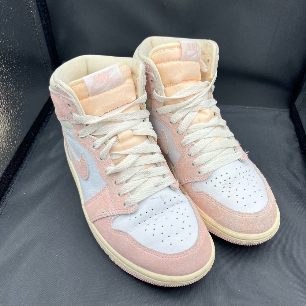 Nike Air Jordan 1 Retro High OG in the "Washed Pink" pre-yellowed midsole 5.5 - Picture 3 of 16